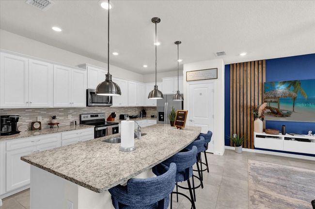 3962 Lana Ave, Townhouse with 5 bedrooms, 4 bathrooms and null parking in DAVENPORT FL | Image 5