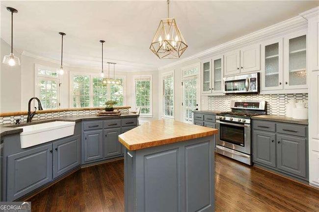 640 Lake Medlock Dr, House other with 6 bedrooms, 5 bathrooms and 2 parking in Johns Creek GA | Image 14
