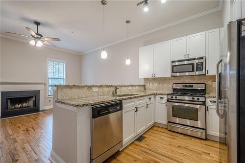 13-1949 Sterling Oaks Cir Ne, Brookhaven, GA, 30319-4129 | Card Image