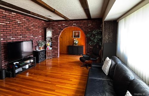 406 Plainview Rd, Hicksville, NY, 11801-4348 | Card Image