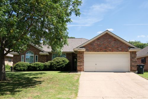 2523 Satinwood Ct, Arlington, TX, 76001-5452 | Card Image