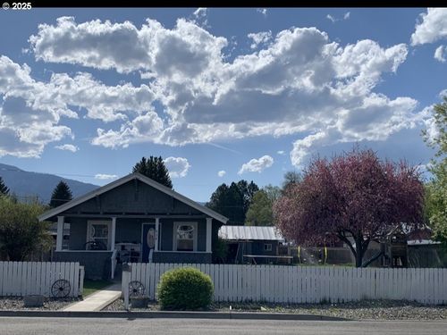 604 Sw 2nd St, Enterprise, OR, 97828-1214 | Card Image