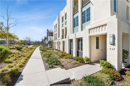 747 Beacon, Irvine, CA, 92618-0857 | Card Image