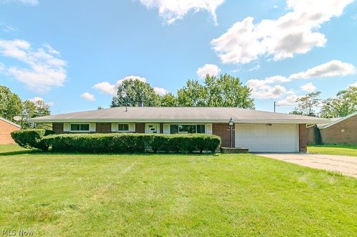 9197 Shepard Rd, Macedonia, OH, 44056-1467 | Card Image