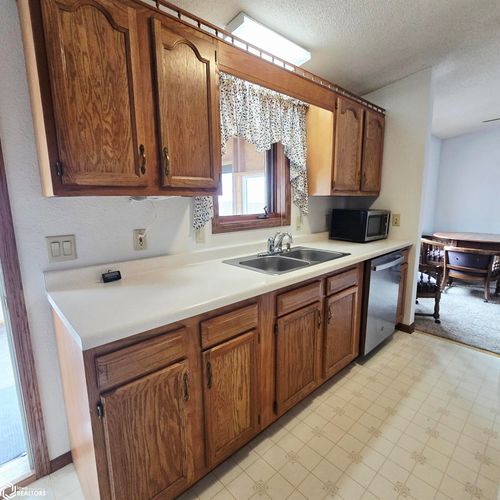 407 S 7th St, Oskaloosa, IA, 52577-3454 | Card Image