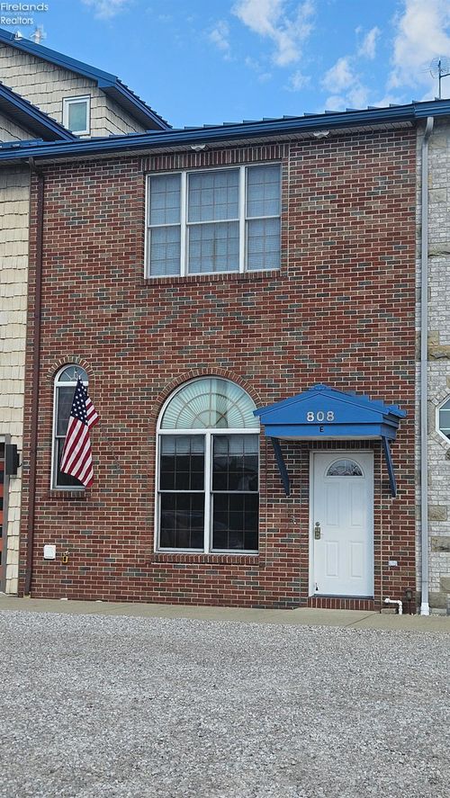 808 Curran St, Sandusky, OH, 44870 | Card Image