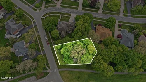 8945 Oak Valley Rd, Holland, OH, 43528-9216 | Card Image