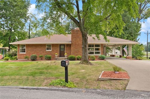 70 Wildwood Rd, Jeffersonville, IN, 47130-6819 | Card Image