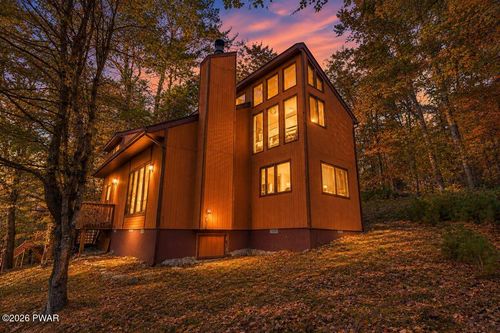 200 Manchester Dr, Bushkill, PA, 18324-8254 | Card Image