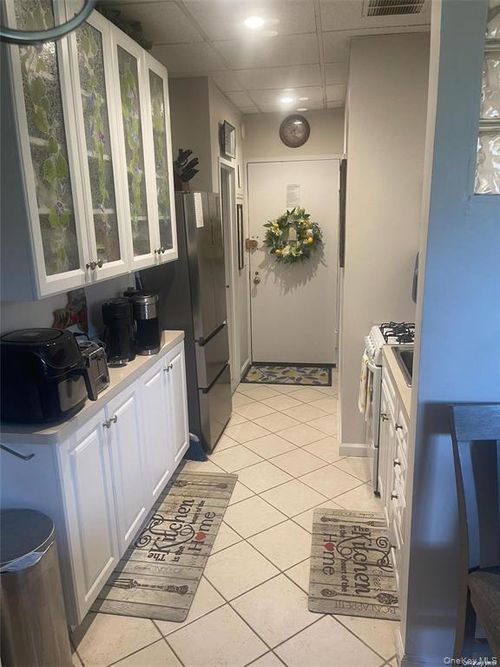 a19-20-269-10 Grand Central Pkwy, Floral Park, NY, 11005-1045 | Card Image