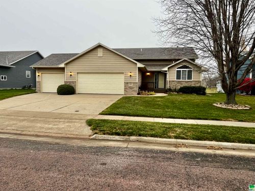 1905 Country Club Drive, Elk Point, SD, 57025 | Card Image