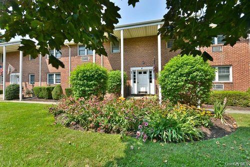 4a-295 Merrick Rd, Amityville, NY, 11701-3432 | Card Image