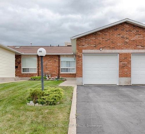 805 8th St, Renfrew, ON, K7V4K9 | Card Image