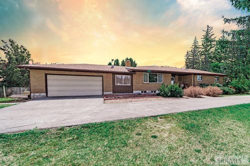 3586 E Iona Rd, Idaho Falls, ID, 83401-5004 | Card Image