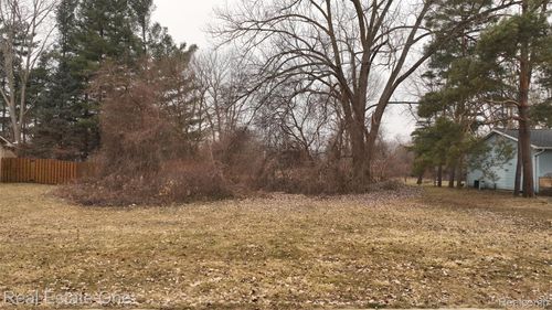 3303 Sun Valley Drive Drive, Bridgeport Charter Township, MI, 48601 | Card Image