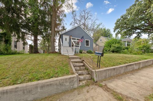 711 Saint Thomas Ave, Albert Lea, MN, 56007-3743 | Card Image