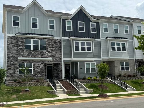 724 Dorset Stream Dr, Fuquay Varina, NC, 27526 | Card Image