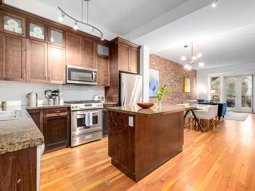 123-250 Salter St, New Westminster, BC, V3M0B7 | Card Image