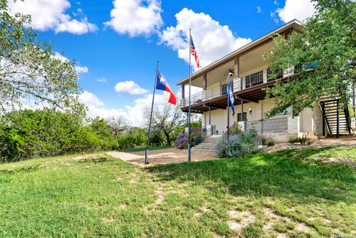 518 Park Dr, Bandera, TX, 78003-4930 | Card Image