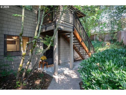 21 Crestfield Ct, Lake Oswego, OR, 97035-2352 | Card Image