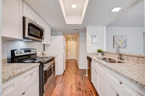 apt-2077-781 Country Place Dr, Houston, TX, 77079-5569 | Card Image