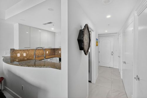 1207-3350 Sw 27th Ave, Coconut Grove, FL, 33133-5325 | Card Image