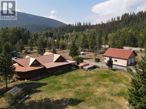 8495 Highway 3, Yahk, BC, V0B2P0 | Card Image