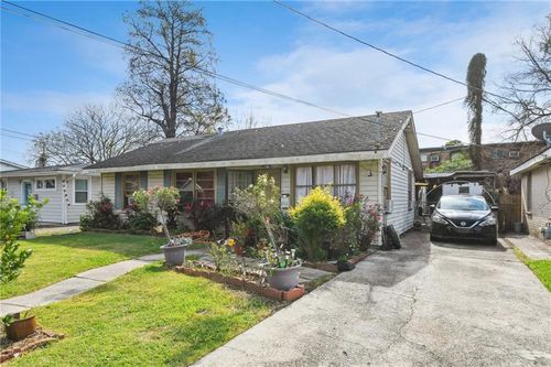 1016 Aquavit St, Gretna, LA, 70053-3825 | Card Image