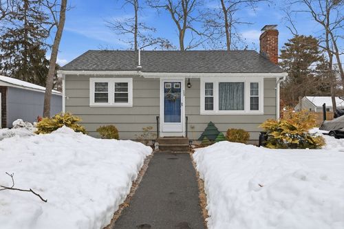 15 14th Ave, Wareham, MA, 02571-1307 | Card Image