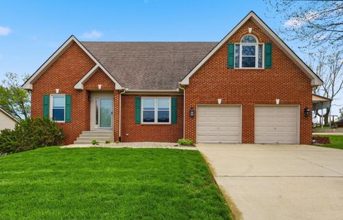 833 Isaac Shelby Cir E, Frankfort, KY, 40601-8801 | Card Image
