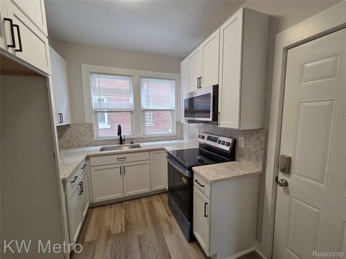 224 Fielding St, Ferndale, MI, 48220-2432 | Card Image