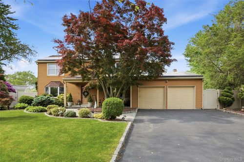 5 Millbrook Court, Brookhaven, NY, 11790 | Card Image