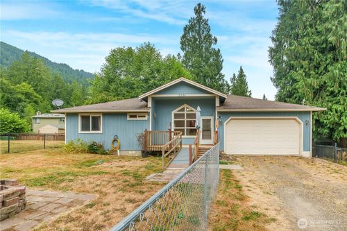 2984 Beaver Pl, Sedro Woolley, WA, 98284-9532 | Card Image