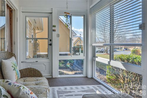 1301 Hyde Park Dr, Asheville, NC, 28806-4812 | Card Image