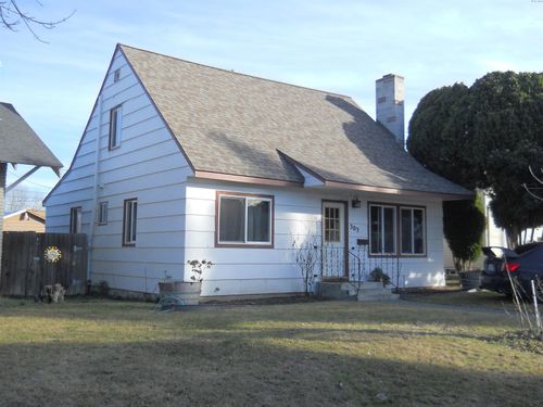 303 Avenue G, Grandview, WA, 98930-1245 | Card Image