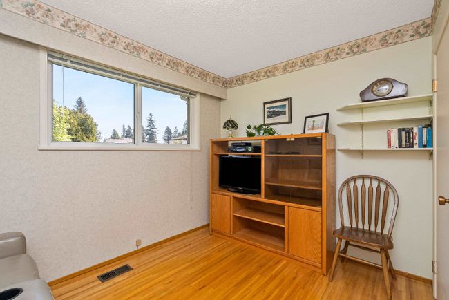 565 Midvale Street, House other with 4 bedrooms, 2 bathrooms and 6 parking in Coquitlam BC | Image 14