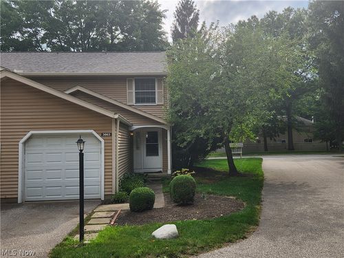 3863 Lake Run Blvd, Stow, OH, 44224-4376 | Card Image
