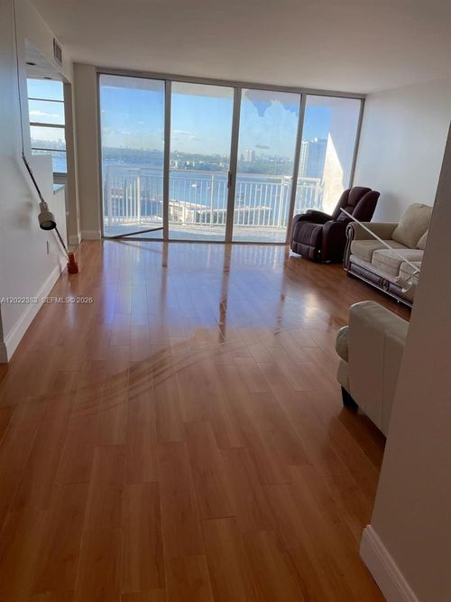 17012-18021 Biscayne Blvd, Aventura, FL, 33160-5200 | Card Image