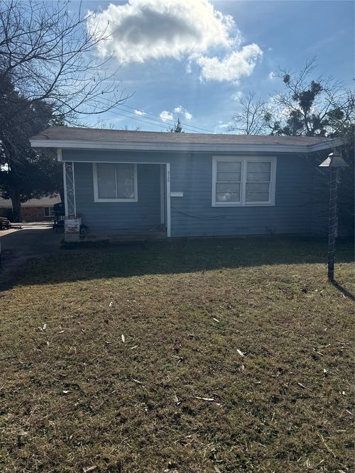 910 Circle Dr, Bowie, TX, 76230-3126 | Card Image