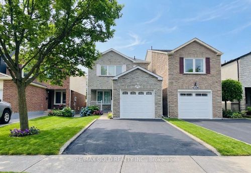 4334 Lee Dr, Mississauga, ON, L4W4A8 | Card Image