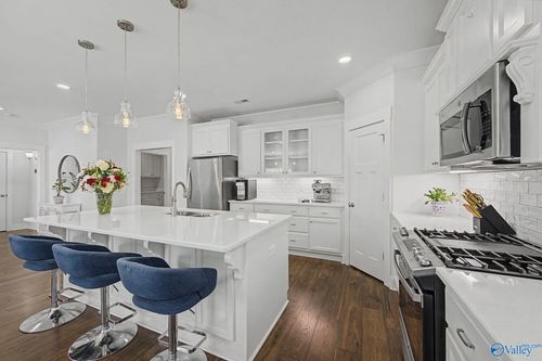 7052 Meadow Way Ln, Owens Cross Roads, AL, 35763-6800 | Card Image