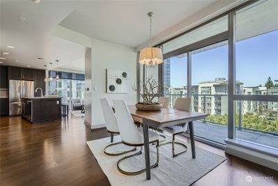 824 - 10650 Ne 9th Pl Place Ne, Condo with 2 bedrooms, 2 bathrooms and 2 parking in Bellevue WA | Image 3