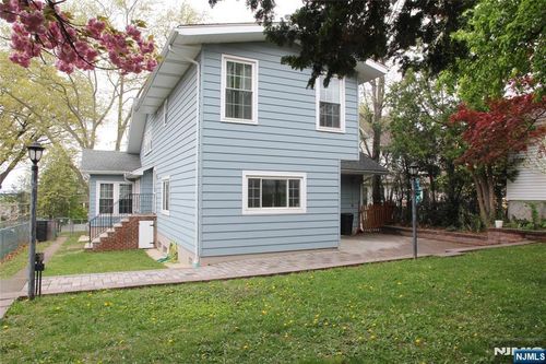 586 Hillside St, Ridgefield, NJ, 07657-2430 | Card Image