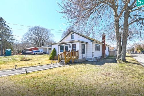 50 S Evergreen Dr, Selden, NY, 11784-3030 | Card Image