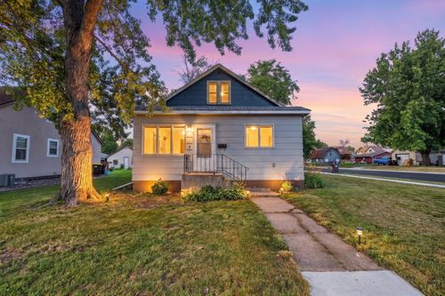 114 Pershing Ave N, New Prague, MN, 56071-2256 | Card Image