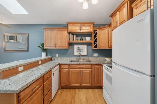 697h-697 Parkside Dr, Vadnais Heights, MN, 55127-3652 | Card Image