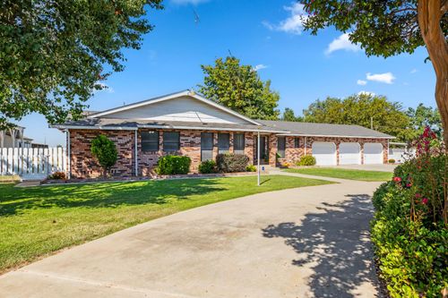 10680 Cleveland Ave, Oakdale, CA, 95361-9709 | Card Image