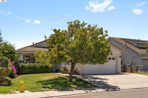 1966 Hecke, Woodland, CA, 95776-5137 | Card Image