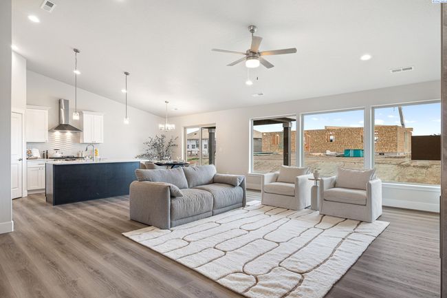10705 Danube Dr, Home with 4 bedrooms, 2 bathrooms and null parking in Pasco WA | Image 6