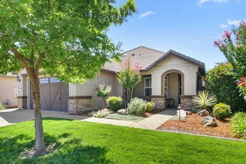 8104 Peak Forest Way, Elk Grove, CA, 95757-5134 | Card Image